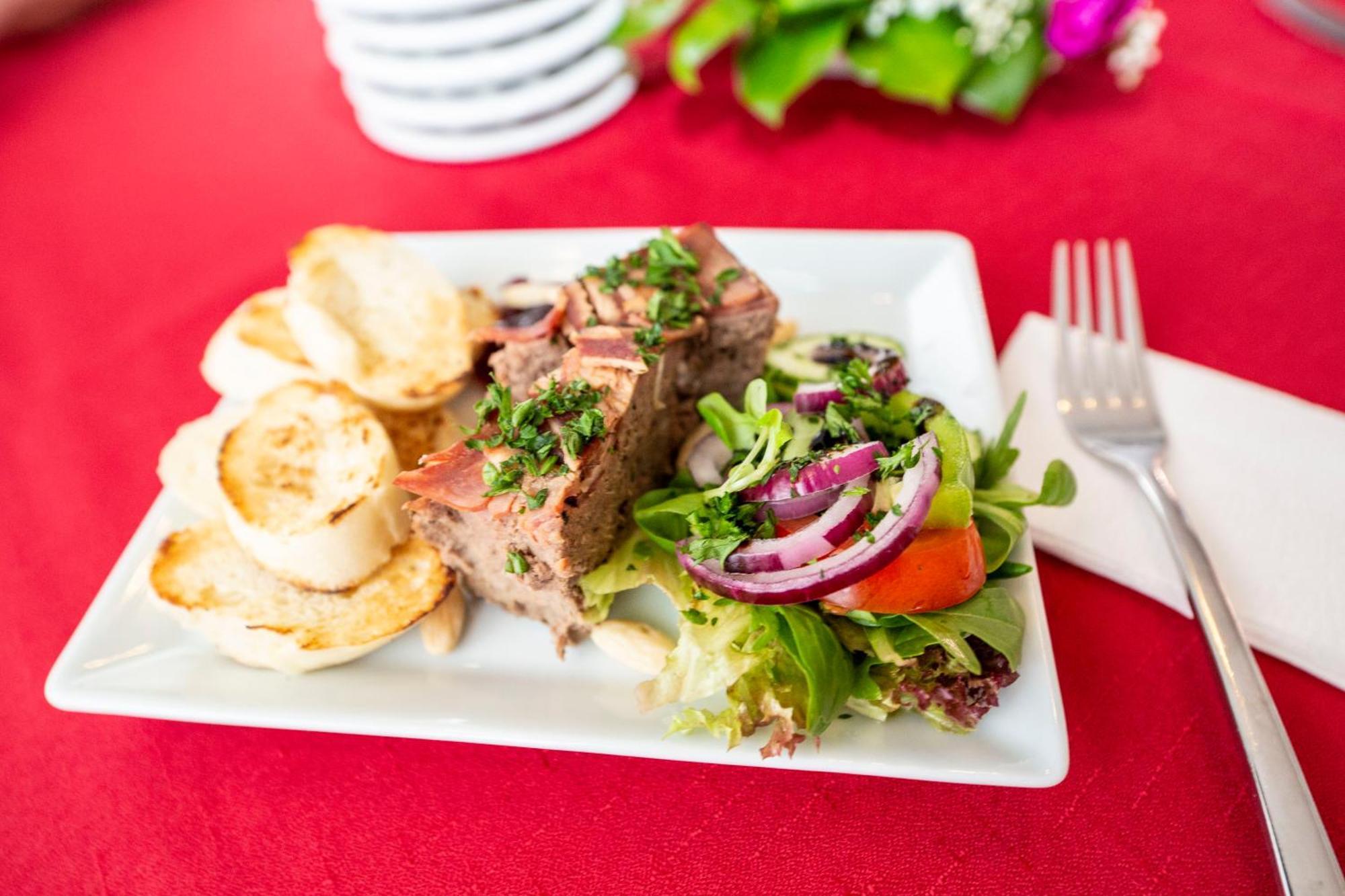 Volary Mestsky Hotel Bobik מראה חיצוני תמונה